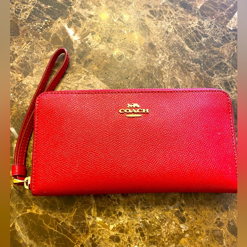 EUC ⭐️ Coach C4451 Long Zip Around Pebble Leather Wallet (IM/True Red)